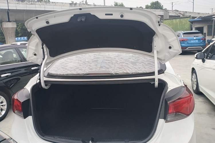 Used Hyundai Elantra (5th Generation / Langdong) 2016 1.6L Automatic Smart Version Trunk