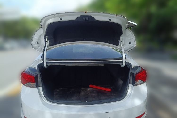 Used Hyundai Elantra (5th Generation / Langdong) 2016 1.6L Automatic Smart Version Trunk