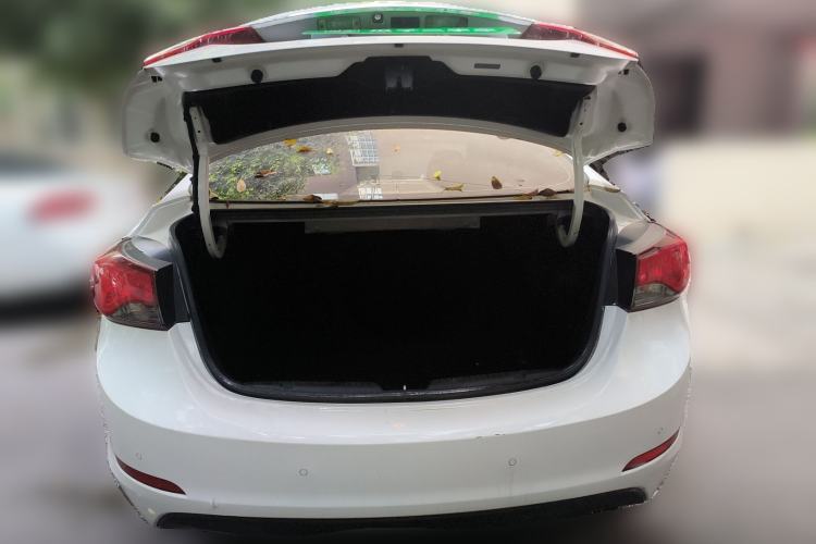 Used Hyundai Elantra (5th Generation / Langdong) 2016 1.6L Automatic Prestige Model Trunk