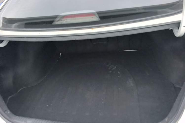 Used Hyundai Elantra (5th Generation / Langdong) 2016 1.6L Automatic Prestige Model Trunk