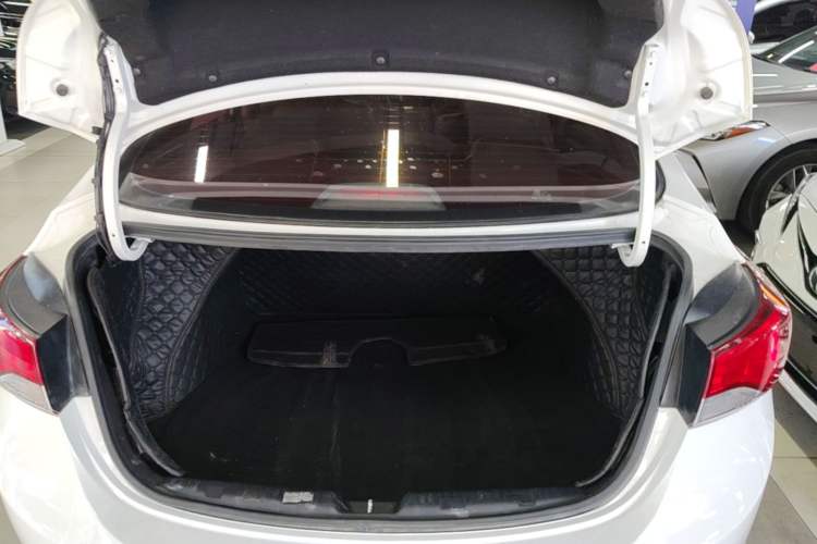 Used Hyundai Elantra (5th Generation / Langdong) 2016 1.6L Automatic Smart Version Trunk