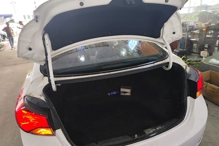 Used Hyundai Elantra (5th Generation / Langdong) 2016 1.6L Automatic Prestige Model Trunk