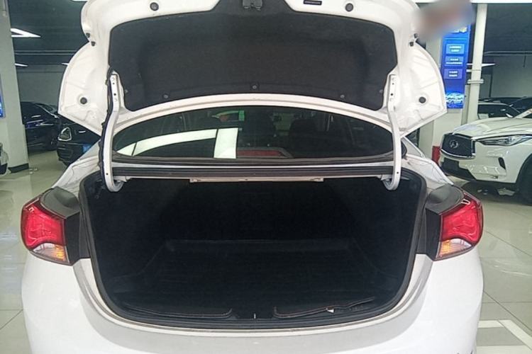 Used Hyundai Elantra (5th Generation / Langdong) 2016 1.6L Automatic Prestige Model Trunk