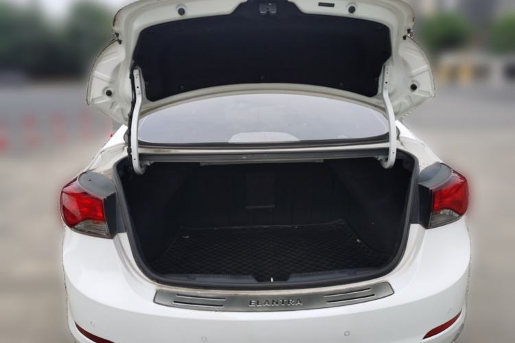Used Hyundai Elantra (5th Generation / Langdong) 2016 1.6L Manual Luxury Model Trunk