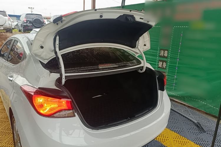Used Hyundai Elantra (5th Generation / Langdong) 2016 1.6L Automatic Prestige Model Trunk