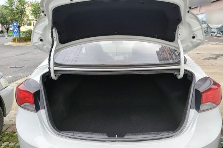 Used Hyundai Elantra (5th Generation / Langdong) 2016 1.6L Automatic Smart Version Trunk