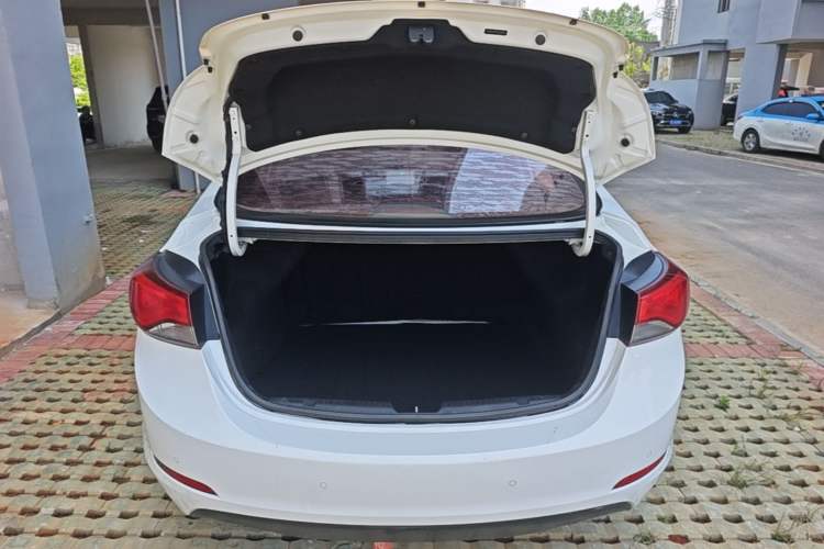 Used Hyundai Elantra (5th Generation / Langdong) 2016 1.6L Automatic Smart Version Trunk