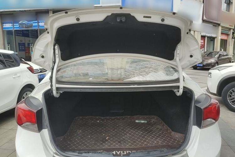 Used Hyundai Elantra (5th Generation / Langdong) 2016 1.6L Automatic Prestige Model Trunk