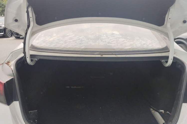 Used Hyundai Elantra (5th Generation / Langdong) 2016 1.6L Manual Luxury Model Trunk