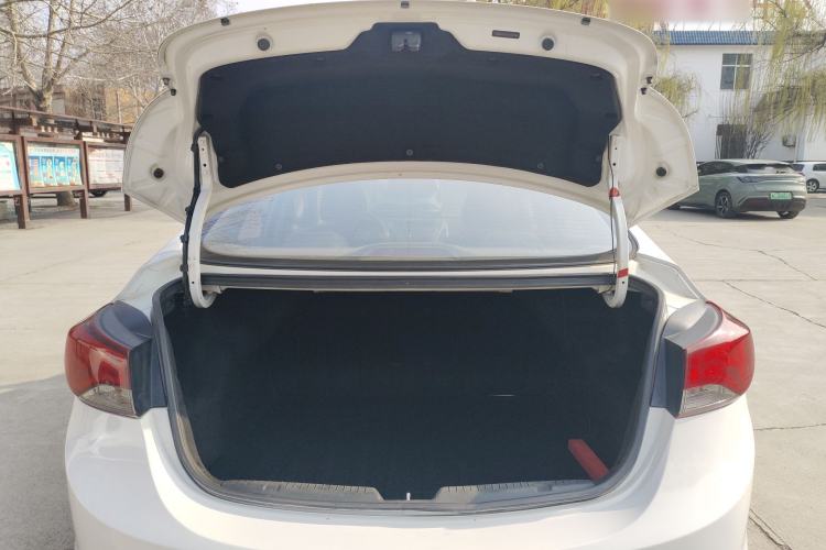 Used Hyundai Elantra (5th Generation / Langdong) 2016 1.6L Automatic Smart Version Trunk
