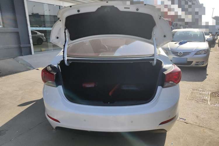Used Hyundai Elantra (5th Generation / Langdong) 2016 1.6L Automatic Prestige Model Trunk