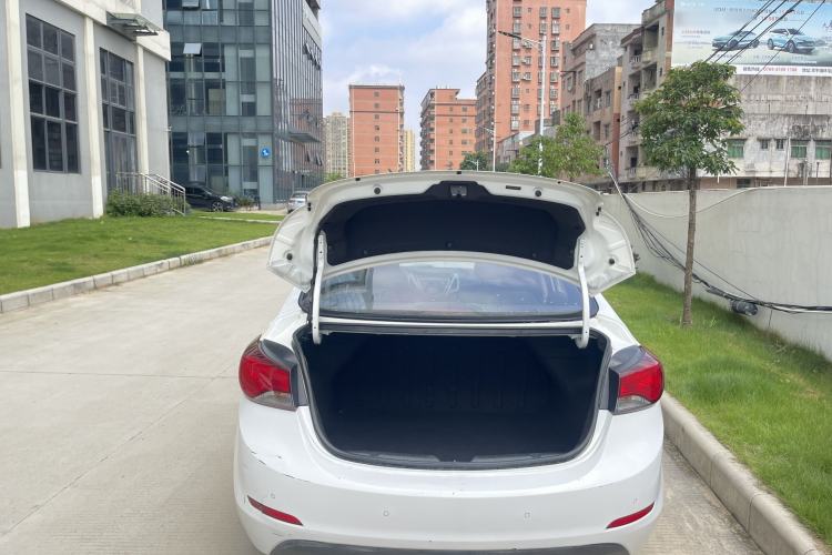 Used Hyundai Elantra (5th Generation / Langdong) 2016 1.6L Automatic Smart Version Trunk