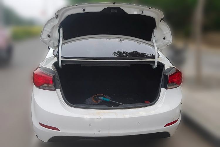 Used Hyundai Elantra (5th Generation / Langdong) 2016 1.6L Automatic Smart Version Trunk