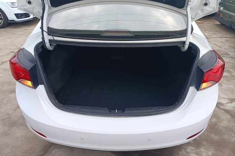 Used Hyundai Elantra (5th Generation / Langdong) 2016 1.6L Manual Luxury Model Trunk