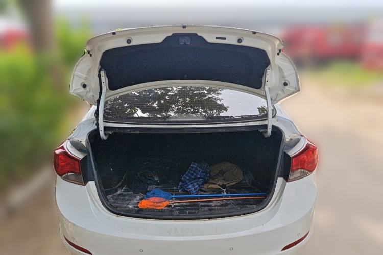 Used Hyundai Elantra (5th Generation / Langdong) 2016 1.6L Automatic Prestige Model Trunk