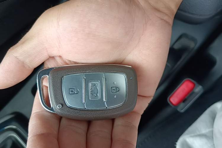 Used Hyundai Elantra (5th Generation / Langdong) 2016 1.6L Automatic Prestige Model Vehicle Key