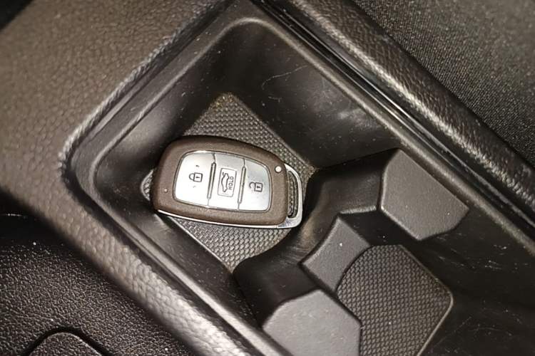 Used Hyundai Elantra (5th Generation / Langdong) 2016 1.6L Automatic Prestige Model Vehicle Key