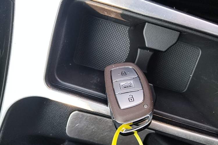 Used Hyundai Elantra (5th Generation / Langdong) 2016 1.6L Automatic Prestige Model Vehicle Key