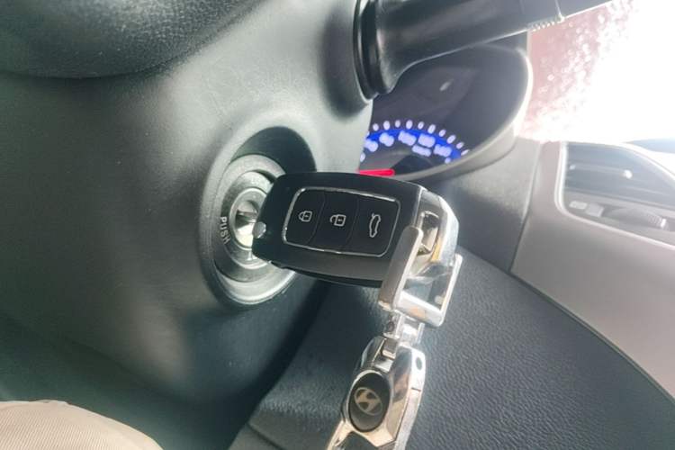 Used Hyundai Elantra (5th Generation / Langdong) 2016 1.6L Automatic Smart Version Vehicle Key