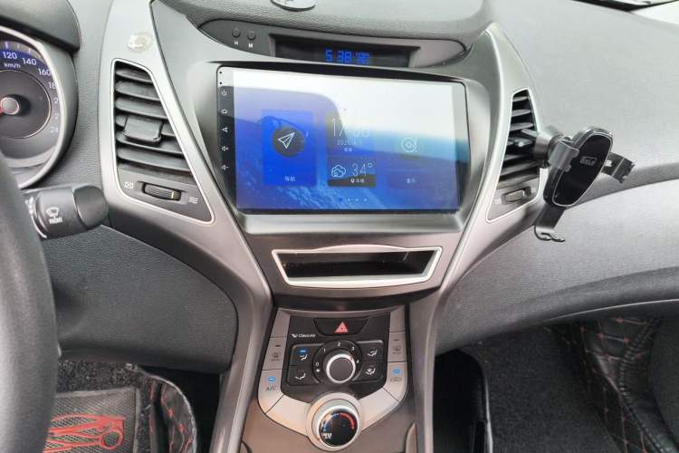 Used Hyundai Elantra (5th Generation / Langdong) 2016 1.6L Automatic Smart Version Audio And AC Panel