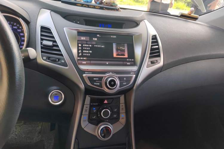 Used Hyundai Elantra (5th Generation / Langdong) 2016 1.6L Automatic Prestige Model Audio And AC Panel