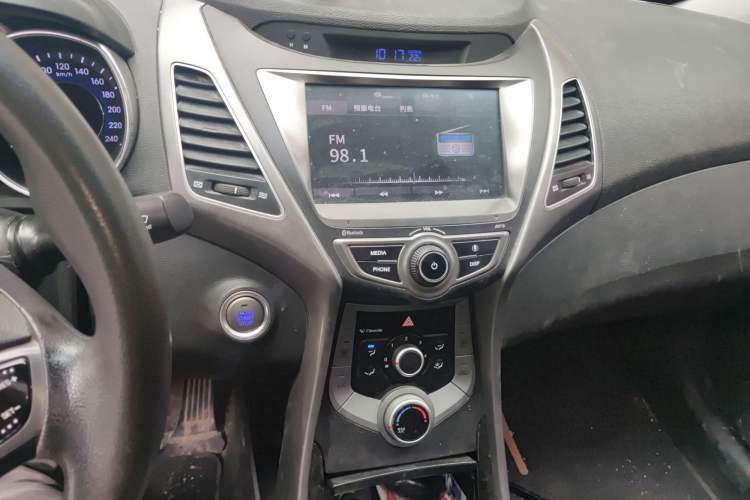 Used Hyundai Elantra (5th Generation / Langdong) 2016 1.6L Automatic Prestige Model Audio And AC Panel
