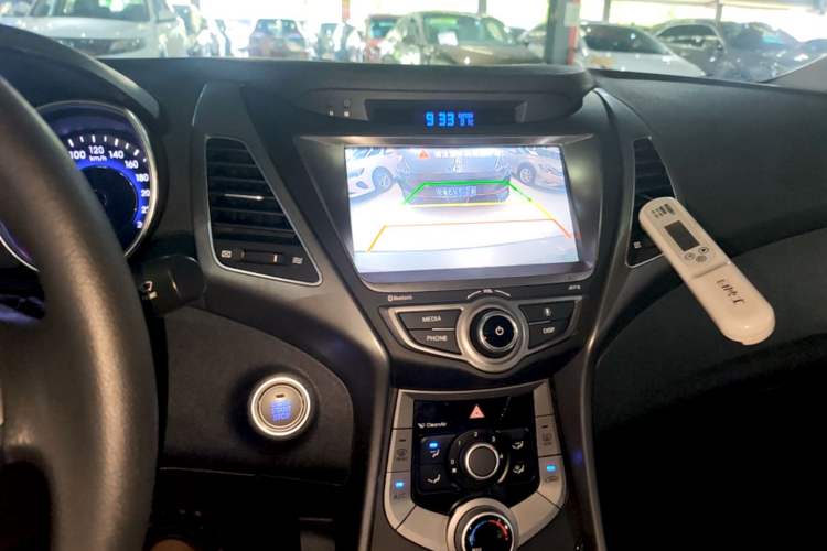 Used Hyundai Elantra (5th Generation / Langdong) 2016 1.6L Automatic Prestige Model Audio And AC Panel