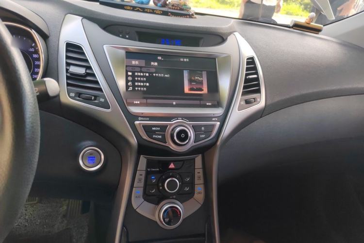 Used Hyundai Elantra (5th Generation / Langdong) 2016 1.6L Automatic Prestige Model Audio And AC Panel
