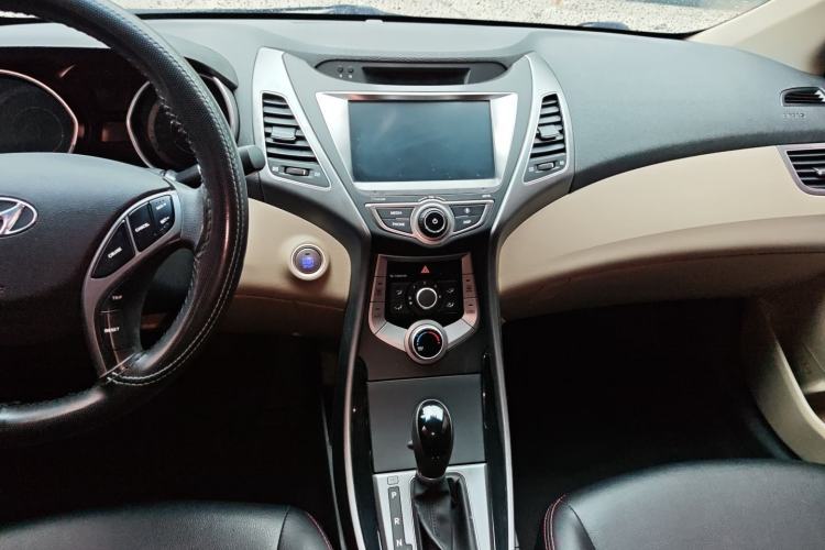 Used Hyundai Elantra (5th Generation / Langdong) 2016 1.6L Automatic Prestige Model Audio And AC Panel