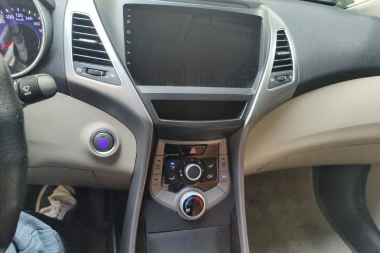 Used Hyundai Elantra (5th Generation / Langdong) 2016 1.6L Manual Luxury Model Audio And AC Panel