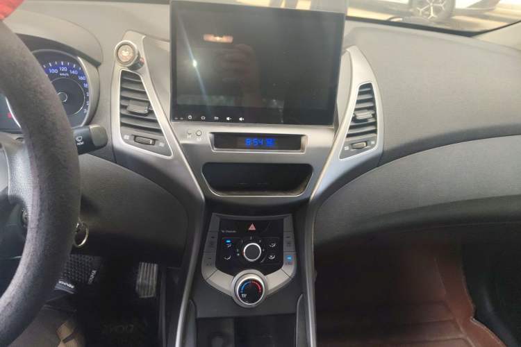 Used Hyundai Elantra (5th Generation / Langdong) 2016 1.6L Automatic Smart Version Audio And AC Panel