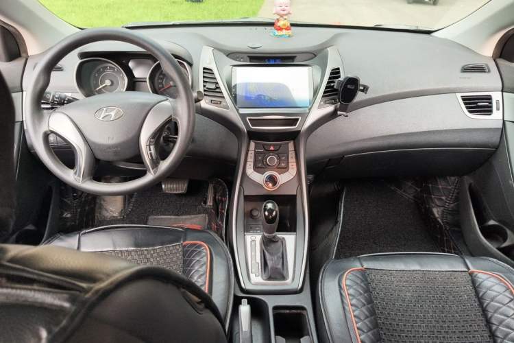 Used Hyundai Elantra (5th Generation / Langdong) 2016 1.6L Automatic Smart Version Center Console