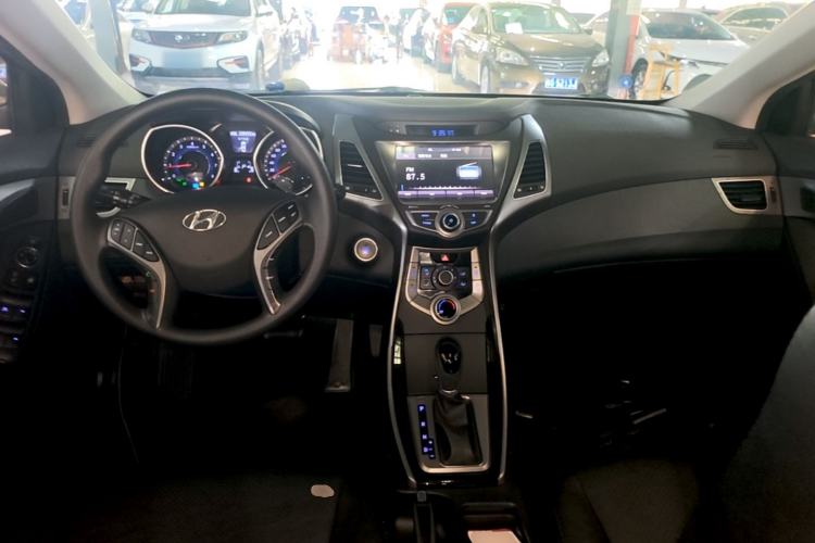 Used Hyundai Elantra (5th Generation / Langdong) 2016 1.6L Automatic Prestige Model Center Console