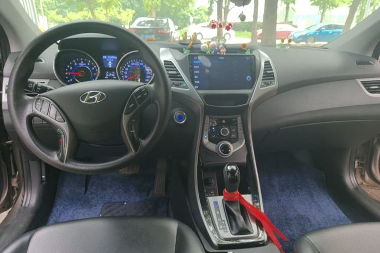 Used Hyundai Elantra (5th Generation / Langdong) 2016 1.6L Automatic Prestige Model Center Console
