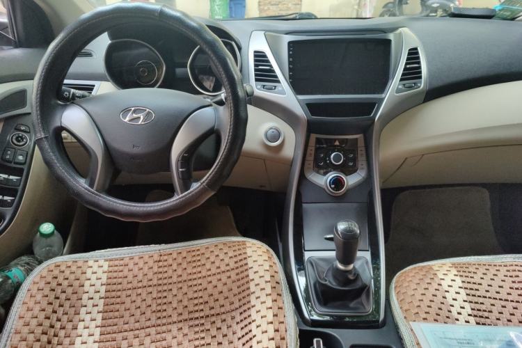 Used Hyundai Elantra (5th Generation / Langdong) 2016 1.6L Manual Luxury Model Center Console