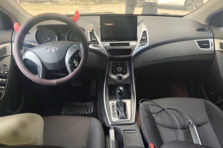 Used Hyundai Elantra (5th Generation / Langdong) 2016 1.6L Automatic Smart Version Center Console