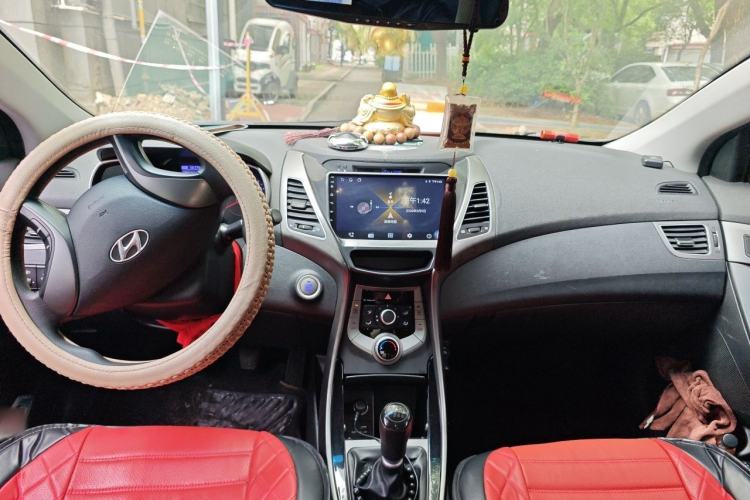 Used Hyundai Elantra (5th Generation / Langdong) 2016 1.6L Manual Luxury Model Center Console