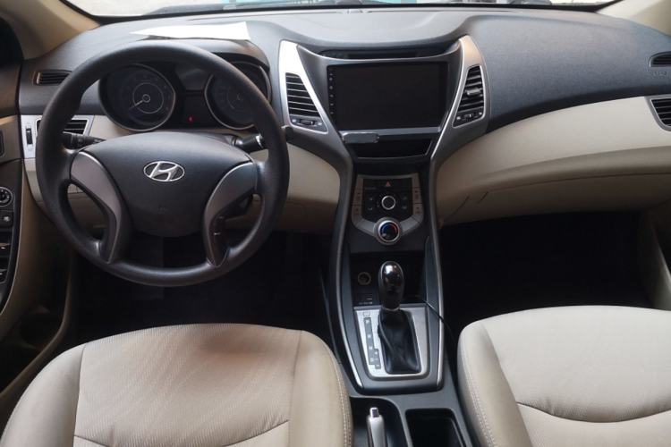 Used Hyundai Elantra (5th Generation / Langdong) 2016 1.6L Automatic Smart Version Center Console