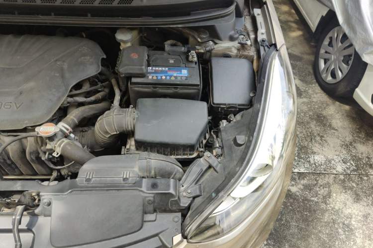 Used Hyundai Elantra (5th Generation / Langdong) 2016 1.6L Manual Luxury Model Engine Bay Left