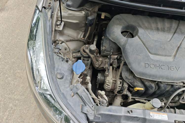 Used Hyundai Elantra (5th Generation / Langdong) 2016 1.6L Manual Luxury Model Engine Bay Right