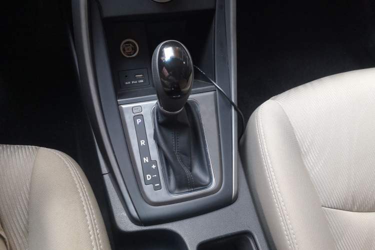 Used Hyundai Elantra (5th Generation / Langdong) 2016 1.6L Automatic Smart Version Gear Lever