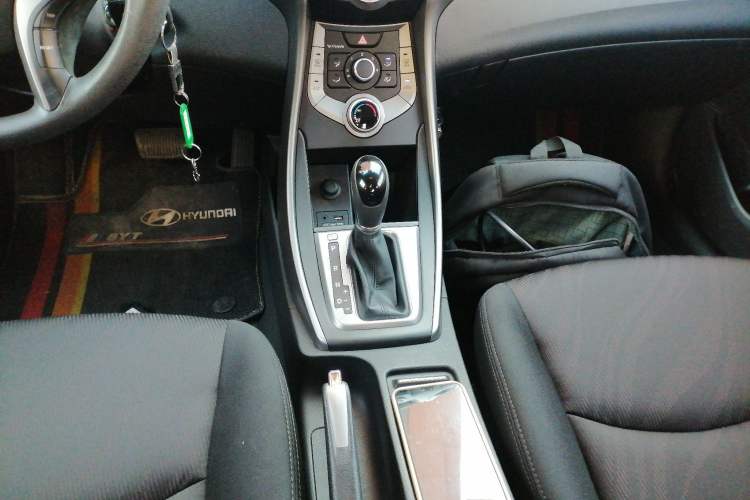 Used Hyundai Elantra (5th Generation / Langdong) 2016 1.6L Automatic Smart Version Gear Lever