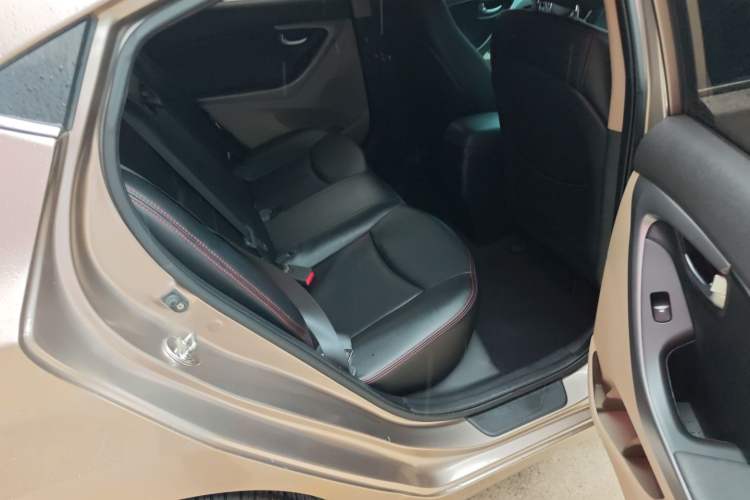 Used Hyundai Elantra (5th Generation / Langdong) 2016 1.6L Automatic Prestige Model Interior 1