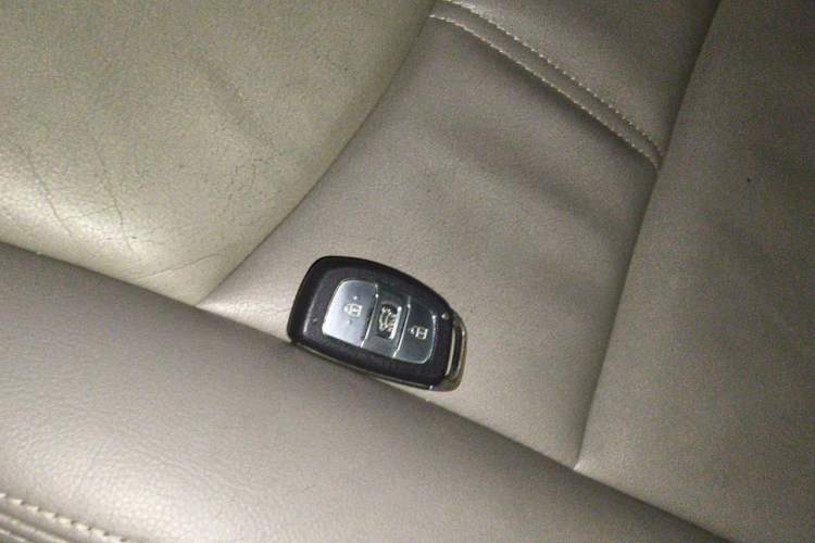 Used Hyundai Elantra (5th Generation / Langdong) 2016 1.6L Manual Luxury Model Interior 1