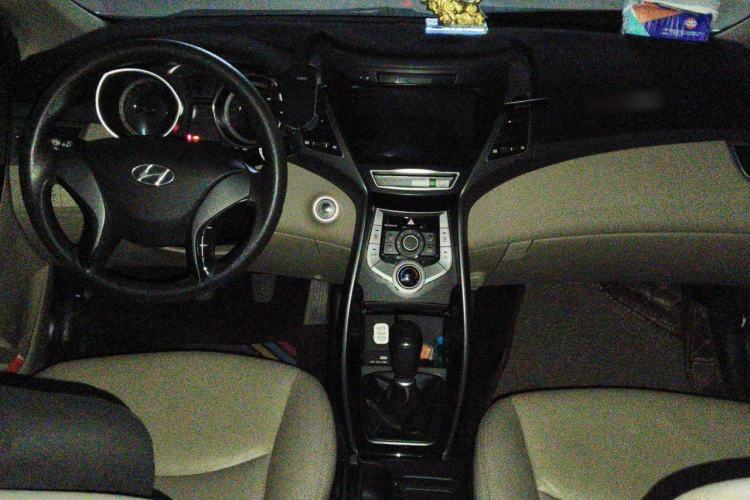 Used Hyundai Elantra (5th Generation / Langdong) 2016 1.6L Manual Luxury Model Interior 2