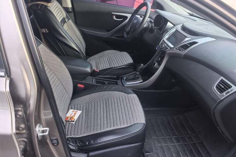 Used Hyundai Elantra (5th Generation / Langdong) 2016 1.6L Automatic Prestige Model Interior 3