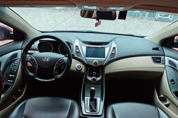 Used Hyundai Elantra (5th Generation / Langdong) 2016 1.6L Automatic Prestige Model Interior 3