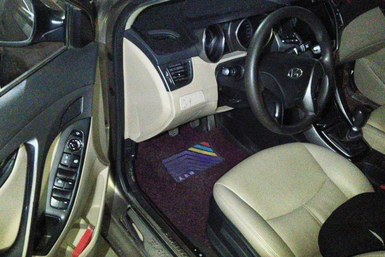 Used Hyundai Elantra (5th Generation / Langdong) 2016 1.6L Manual Luxury Model Interior 3