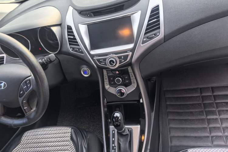 Used Hyundai Elantra (5th Generation / Langdong) 2016 1.6L Automatic Prestige Model Interior 4