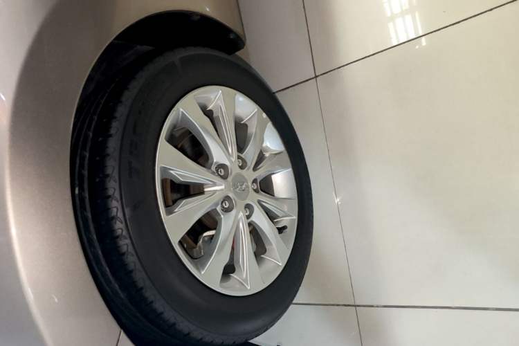 Used Hyundai Elantra (5th Generation / Langdong) 2016 1.6L Automatic Prestige Model Left Front Wheel Hub